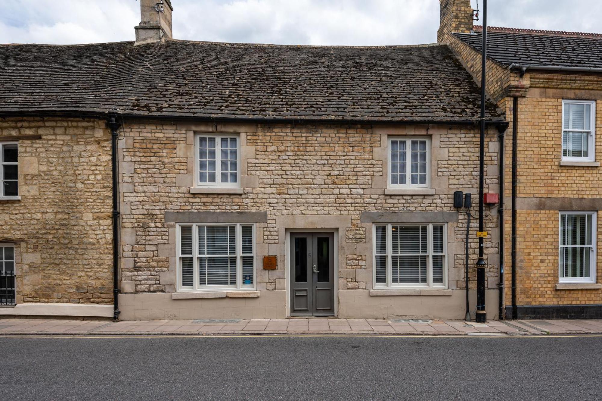 Luxury Town Centre Loft Apartment In Converted Granary Stamford Exterior photo
