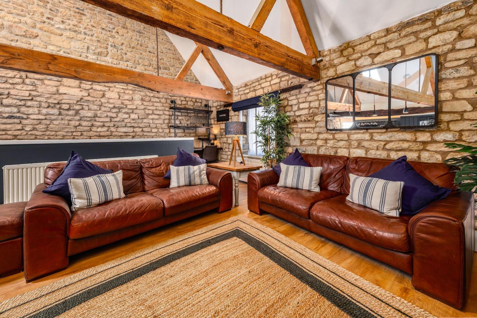 Luxury Town Centre Loft Apartment In Converted Granary Stamford Exterior photo